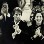 Darcy Villa Verde com Anna Margarida Chagas, filha de Carlos Chagas Filho - madrinha da filha de Darcy - assistindo a uma apresentação. Final da década de 60.