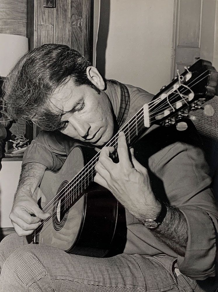 Darcy Villa Verde tocando em casa de amigos, Rio de Janeiro, 1966